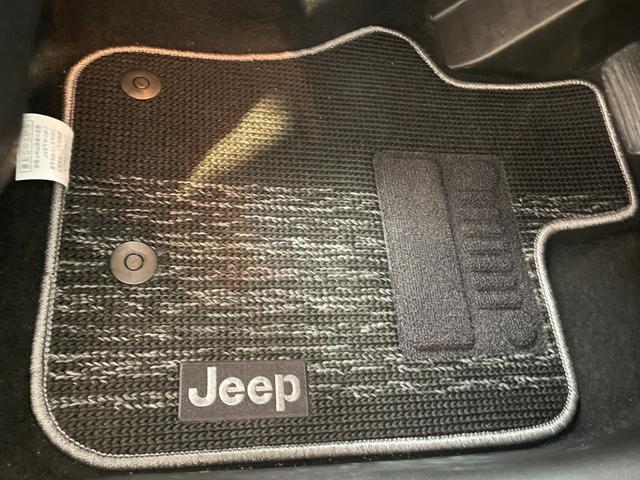 ジープ・レネゲード アルティテュード　ｅ－ハイブリッド　クルーズコントロール　バックモニター　　パワーシート　シートヒーター　ＣａｒＰｌａｙ／Ａｎｄｒｏｉｄ　Ａｕｔｏ　ＥＴＣ（20枚目）