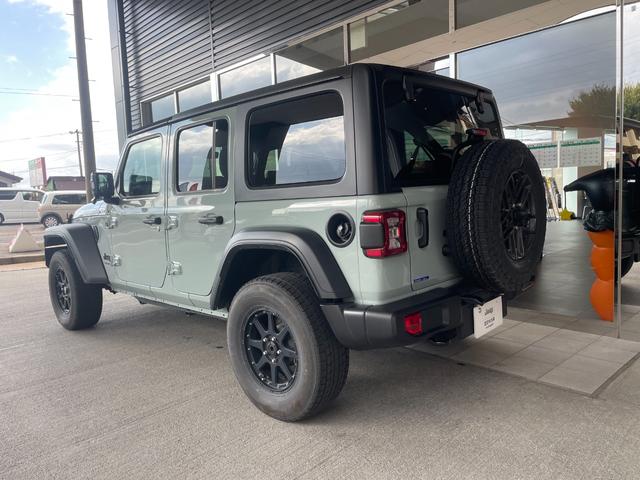 ジープ・ラングラーアンリミテッド スポツリミテドEDウィズサンライダフリプTフォハドT サンライダーフリップトップ オールウェザーフロアマット ドライブレコーダー(4枚目)