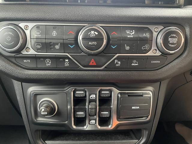 ジープ・ラングラーアンリミテッド スポツリミテドEDウィズサンライダフリプTフォハドT サンライダーフリップトップ オールウェザーフロアマット ドライブレコーダー(12枚目)