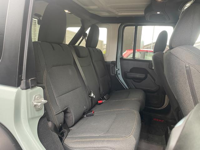 ジープ・ラングラーアンリミテッド スポツリミテドEDウィズサンライダフリプTフォハドT サンライダーフリップトップ オールウェザーフロアマット ドライブレコーダー(15枚目)