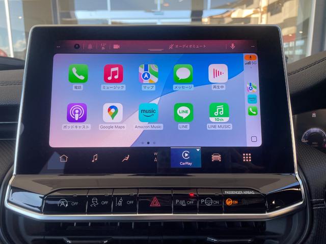 ＣａｒＰｌａｙシステムが採用されており、マップによる音声ナビゲーション／ストリーミング再生に対応したミュージック／　電話／メッセージなどお馴染みのアプリが操作できます！