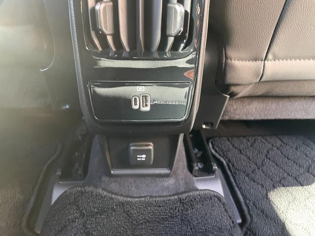 後部座席にもＵＳＢポートが付いております