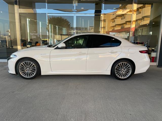 ジュリア ヴェローチェ 純正フロアマット ETC バックカメラ シートヒーター スポイラー(3枚目)