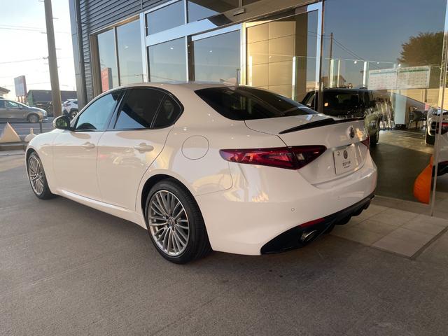 ジュリア ヴェローチェ 純正フロアマット ETC バックカメラ シートヒーター スポイラー(4枚目)