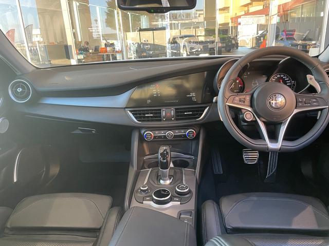 ジュリア ヴェローチェ 純正フロアマット ETC バックカメラ シートヒーター スポイラー(7枚目)