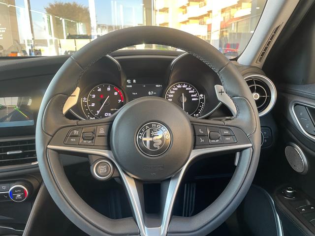 ジュリア ヴェローチェ 純正フロアマット ETC バックカメラ シートヒーター スポイラー(8枚目)