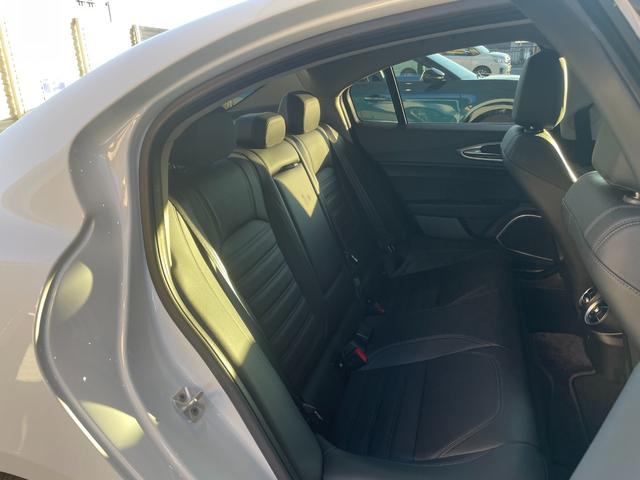 ジュリア ヴェローチェ 純正フロアマット ETC バックカメラ シートヒーター スポイラー(16枚目)