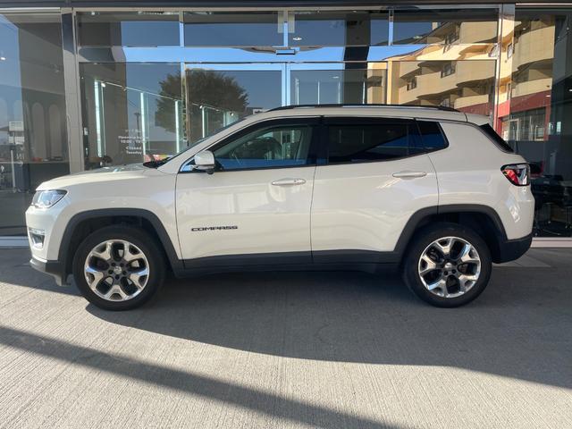 ジープ・コンパス リミテッド　ワンオーナー　ＥＴＣ　レザーシート　純正フロアマット　バックカメラ（3枚目）