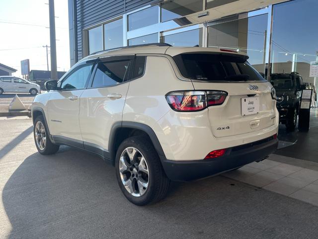 ジープ・コンパス リミテッド　ワンオーナー　ＥＴＣ　レザーシート　純正フロアマット　バックカメラ（4枚目）