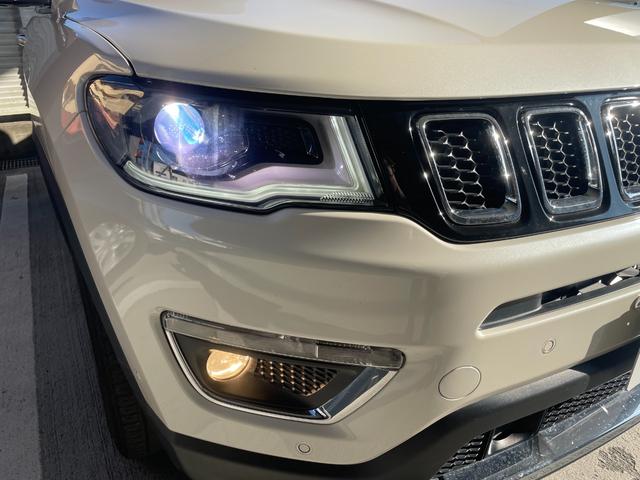 ジープ・コンパス リミテッド　ワンオーナー　ＥＴＣ　レザーシート　純正フロアマット　バックカメラ（6枚目）