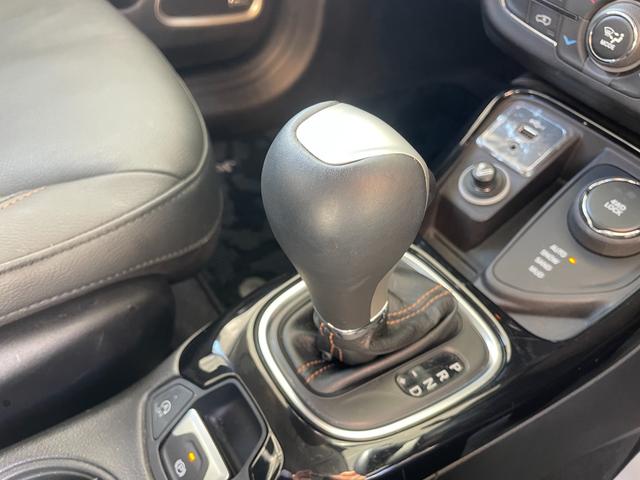 ジープ・コンパス リミテッド　ワンオーナー　ＥＴＣ　レザーシート　純正フロアマット　バックカメラ（13枚目）