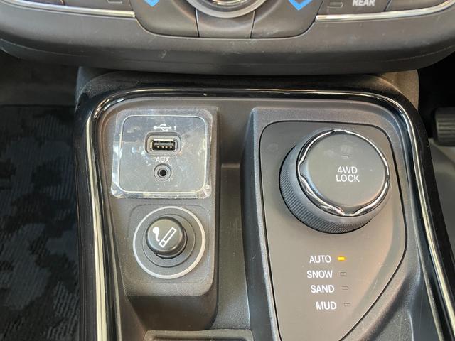 ジープ・コンパス リミテッド　ワンオーナー　ＥＴＣ　レザーシート　純正フロアマット　バックカメラ（14枚目）