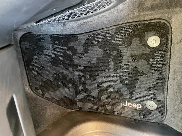 ジープ・コンパス リミテッド　ワンオーナー　ＥＴＣ　レザーシート　純正フロアマット　バックカメラ（19枚目）