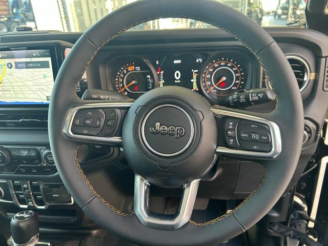 ジープ・ラングラーアンリミテッド サハラ　デモカー　レザーシート　シートヒーター　純正フロアマット　ドライブレコーダー２ｃｈ（8枚目）