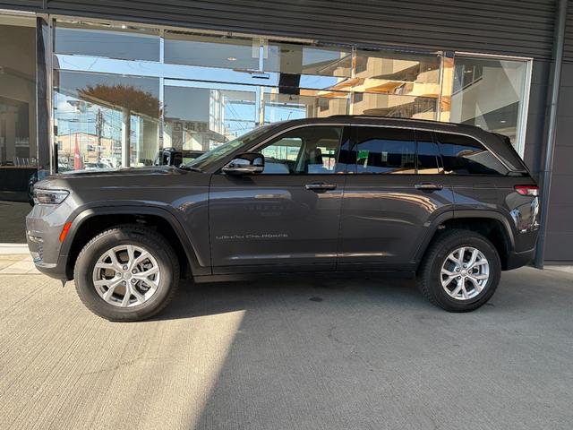 ジープ・グランドチェロキー リミテッド　デモカー　シートヒーター　シートエアコン　ＥＴＣ　純正フロアマット（3枚目）