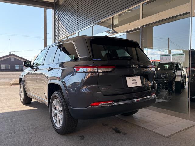 ジープ・グランドチェロキー リミテッド　デモカー　シートヒーター　シートエアコン　ＥＴＣ　純正フロアマット（4枚目）