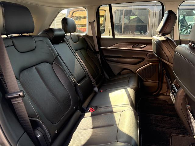 ジープ・グランドチェロキー リミテッド　デモカー　シートヒーター　シートエアコン　ＥＴＣ　純正フロアマット（16枚目）