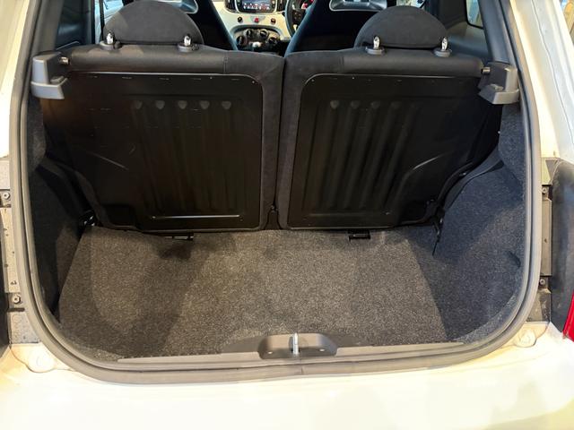 荷室も十分な広さがありますが、片側だけ倒して長い荷物を載せたり、両方倒してたくさん載せたりシートアレンジが自由にできます。