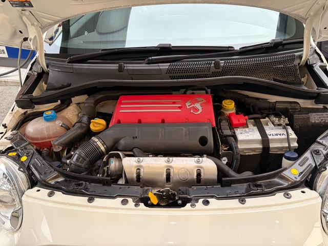 アバルト郡山はサービス工場が併設しており、高い技術と豊富な経験を持つ専任のメカニックがご購入後のカーライフをサポートさせていただきます。