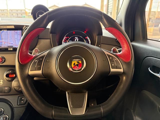 ステアリングスイッチで音量等の操作が可能ですパドルシフト付きです