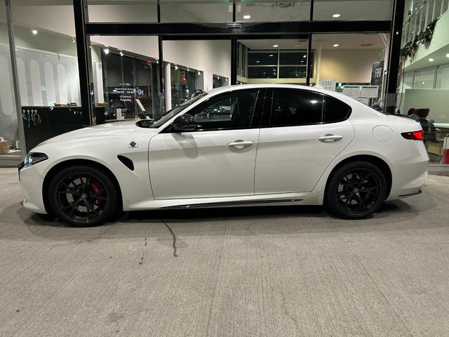 ジュリア クアドリフォリオ カルボニオ 限定車 ETC ドライブレコーダー 純正フロアマット(3枚目)