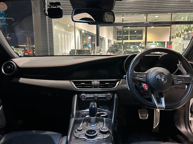 ジュリア クアドリフォリオ カルボニオ 限定車 ETC ドライブレコーダー 純正フロアマット(7枚目)