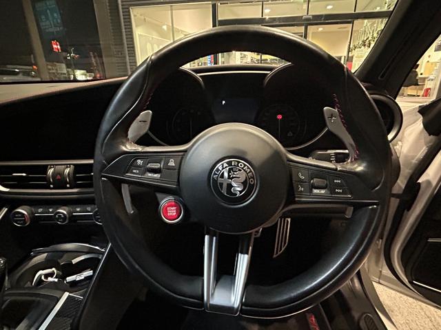 ジュリア クアドリフォリオ カルボニオ 限定車 ETC ドライブレコーダー 純正フロアマット(8枚目)