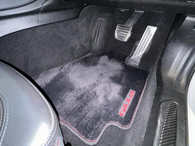 ジュリア クアドリフォリオ カルボニオ 限定車 ETC ドライブレコーダー 純正フロアマット(19枚目)