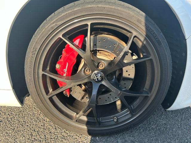 ジュリア クアドリフォリオ カルボニオ 限定車 ETC ドライブレコーダー 純正フロアマット(24枚目)