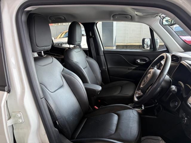 ジープ・レネゲード 　ワンオーナー　純正フロアマット　フルセグテレビ　ＥＴＣ　レザーシート　ルーフキャリア　スタッドレスタイヤホイールセット（14枚目）