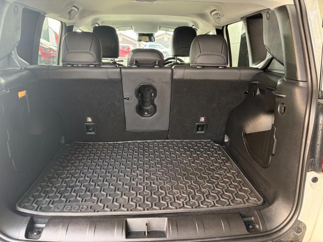 ジープ・レネゲード 　ワンオーナー　純正フロアマット　フルセグテレビ　ＥＴＣ　レザーシート　ルーフキャリア　スタッドレスタイヤホイールセット（16枚目）