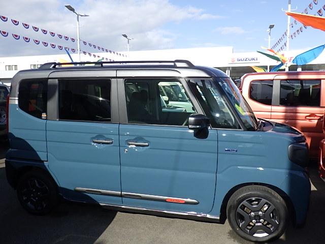 スペーシアギア ギア　ＨＹＢＲＩＤ　ＸＺターボ　４ＷＤ　オーディオレス　オートライト　スライドドア　プッシュスタート　シートヒーター　オートエアコン　スズキセーフティーサポート　４ＷＤ　衝突被害軽減システム　アイドリングストップ　横滑り防止機能　衝突安全ボディ（5枚目）