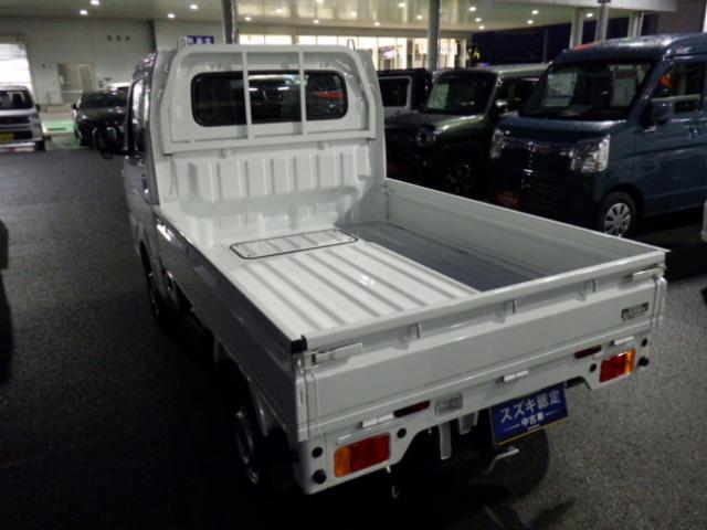 キャリイトラック ＫＣエアコン・パワステ　７型　パートタイム４ＷＤ　ＡＴシフト　スピーカー内蔵ラジオ　オートライト　４ＷＤ　衝突被害軽減システム　アイドリングストップ　アイドリングストップ　横滑り防止機能　盗難防止システム（7枚目）
