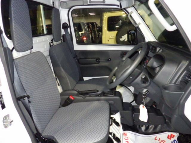 キャリイトラック ＫＣエアコン・パワステ　７型　パートタイム４ＷＤ　ＡＴシフト　スピーカー内蔵ラジオ　オートライト　４ＷＤ　衝突被害軽減システム　アイドリングストップ　アイドリングストップ　横滑り防止機能　盗難防止システム（9枚目）