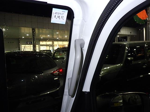 キャリイトラック ＫＣエアコン・パワステ　７型　パートタイム４ＷＤ　ＡＴシフト　スピーカー内蔵ラジオ　オートライト　４ＷＤ　衝突被害軽減システム　アイドリングストップ　アイドリングストップ　横滑り防止機能　盗難防止システム（18枚目）