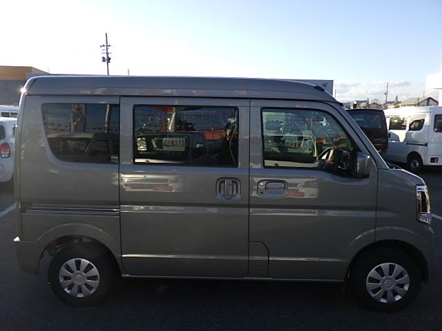 エブリイ ＪＯＩＮターボ　６型　４ＷＤ　オーディオレス　オートライト　スライドドア　プッシュスタート　シートヒーター　スズキセーフティーサポート　４ＷＤ　衝突被害軽減システム　アイドリングストップ　横滑り防止機能　衝突安全ボディ　盗難防止システム（6枚目）