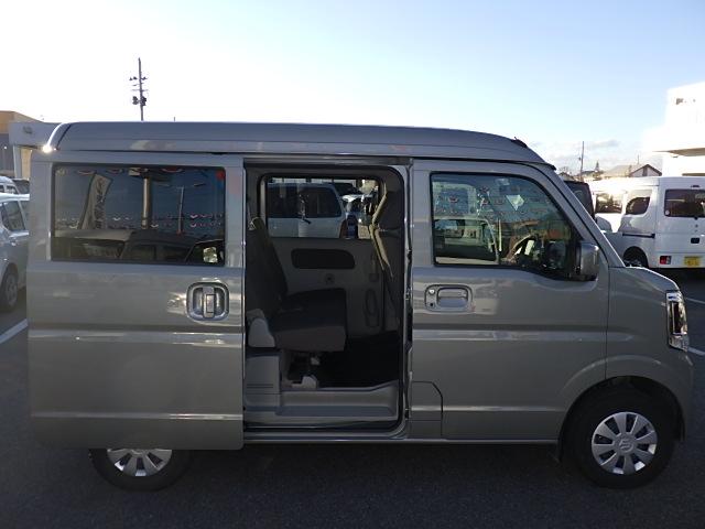 エブリイ ＪＯＩＮターボ　６型　４ＷＤ　オーディオレス　オートライト　スライドドア　プッシュスタート　シートヒーター　スズキセーフティーサポート　４ＷＤ　衝突被害軽減システム　アイドリングストップ　横滑り防止機能　衝突安全ボディ　盗難防止システム（7枚目）