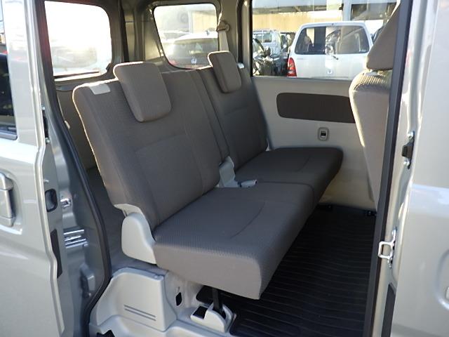 エブリイ ＪＯＩＮターボ　６型　４ＷＤ　オーディオレス　オートライト　スライドドア　プッシュスタート　シートヒーター　スズキセーフティーサポート　４ＷＤ　衝突被害軽減システム　アイドリングストップ　横滑り防止機能　衝突安全ボディ　盗難防止システム（13枚目）