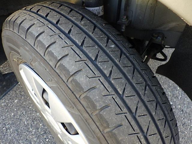 エブリイ ＪＯＩＮターボ　６型　４ＷＤ　オーディオレス　オートライト　スライドドア　プッシュスタート　シートヒーター　スズキセーフティーサポート　４ＷＤ　衝突被害軽減システム　アイドリングストップ　横滑り防止機能　衝突安全ボディ　盗難防止システム（25枚目）