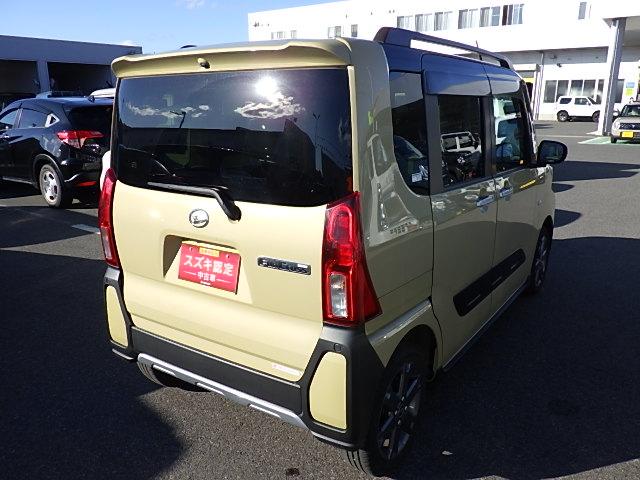 タント ファンクロスターボ　４ＷＤ　ＥＴＣ　モニターオーディオ　バックカメラ　オートライト　Ｂｌｕｅｔｏｏｔｈ　スライドドア　プッシュスタート　シートヒーター　オートエアコン　ＥＴＣ　４ＷＤ　衝突被害軽減システム　アイドリングストップ　横滑り防止機能（8枚目）