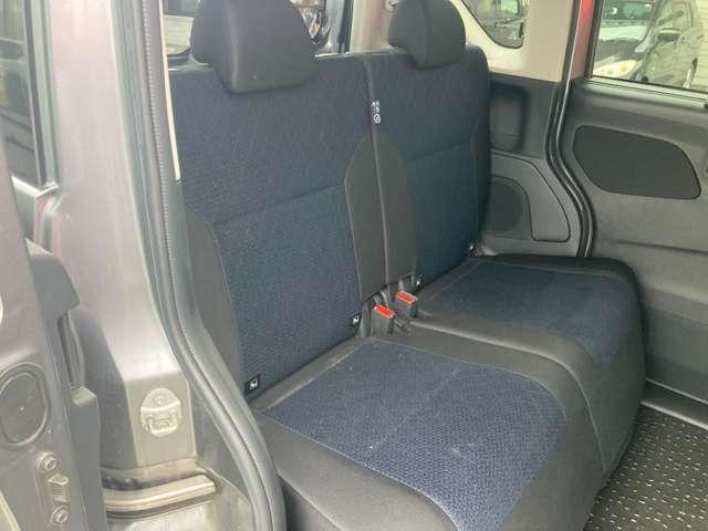後部座席の画像です。