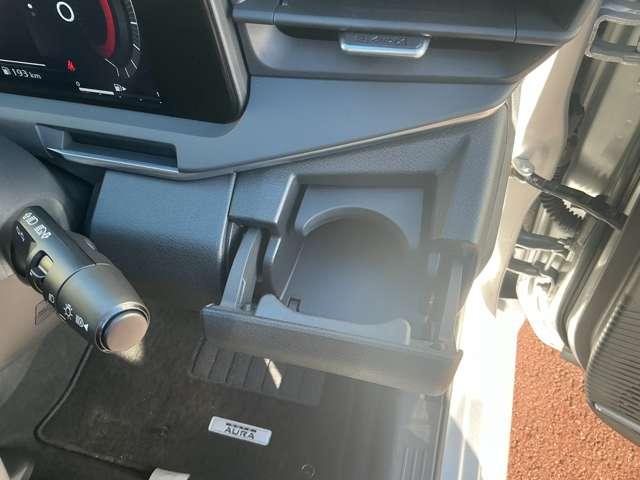 オーラ Ｇ　レザーエディション　ワンオーナ　追突防止　レーダークルーズ　本革　車線逸脱警報装置　禁煙車　ＬＥＤ　盗難防止　記録簿　バックモニター　ＥＴＣ　インテリジェントキー　メモリーナビゲーション　ＡＷ　キーレスエントリー　ＡＢＳ（13枚目）