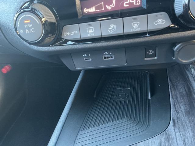 オーラ Ｇ　レザーエディション　ワンオーナ　追突防止　レーダークルーズ　本革　車線逸脱警報装置　禁煙車　ＬＥＤ　盗難防止　記録簿　バックモニター　ＥＴＣ　インテリジェントキー　メモリーナビゲーション　ＡＷ　キーレスエントリー　ＡＢＳ（15枚目）