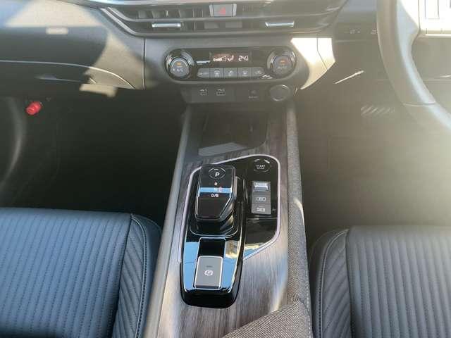 オーラ Ｇ　レザーエディション　ワンオーナ　追突防止　レーダークルーズ　本革　車線逸脱警報装置　禁煙車　ＬＥＤ　盗難防止　記録簿　バックモニター　ＥＴＣ　インテリジェントキー　メモリーナビゲーション　ＡＷ　キーレスエントリー　ＡＢＳ（16枚目）