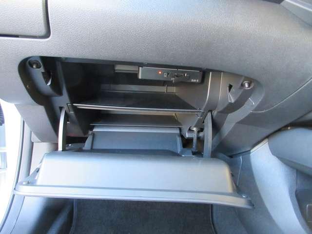 オーラ １．２　Ｇ　レザーエディション　ワンオーナ　追突防止　レーダークルーズ　車線逸脱警報装置　寒冷地仕様　禁煙車　ＬＥＤ　ドライブレコーダー　盗難防止　記録簿　バックモニター　ＥＴＣ　インテリジェントキー　メモリーナビゲーション　ＡＷ（17枚目）