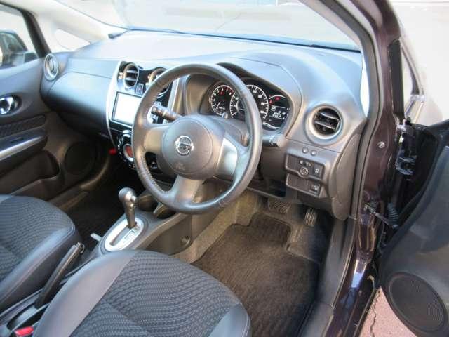 ノート １．２　メダリスト　純正メモリーナビ　アイドリングストップ　アラウンドビュモニター　寒冷地仕様　イモビライザー　Ａストップ　インテリキー　オートエアコン　左右エアバック　バックビューモニター　メモリーナビ　ＥＴＣ　ナビＴＶ　パワーウインドー　パワステ　ワンセグ（14枚目）