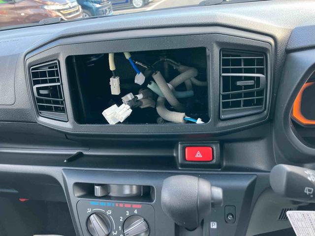 ミライース Ｌ　ＳＡＩＩＩ　届出済未使用車　２ＷＤ　ＣＶＴ　６６０ｃｃ　衝突被害軽減ブレーキ　横滑り防止装置　ＡＢＳ　アイドリングストップ　マニュアルエアコン　ナビ用バックカメラ　届出済未使用車（3枚目）