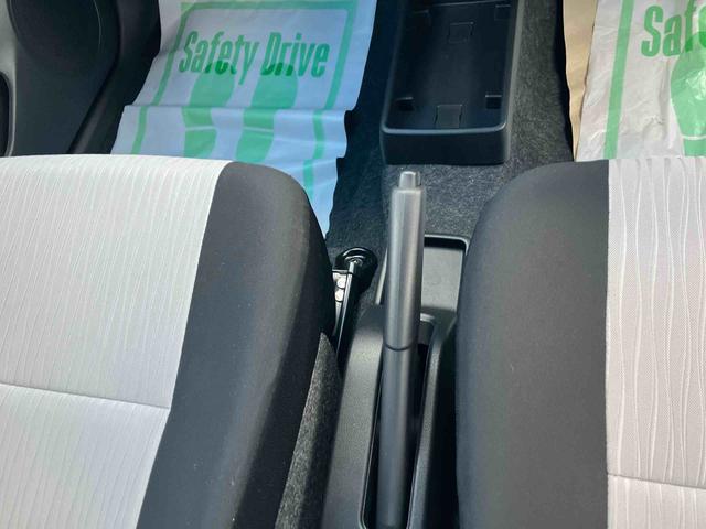 ミライース Ｌ　ＳＡＩＩＩ　届出済未使用車　２ＷＤ　ＣＶＴ　６６０ｃｃ　衝突被害軽減ブレーキ　横滑り防止装置　ＡＢＳ　アイドリングストップ　マニュアルエアコン　ナビ用バックカメラ　届出済未使用車（8枚目）