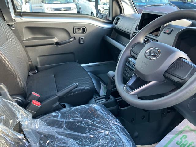 ハイゼットトラック ジャンボエクストラ　４ＷＤ　ＣＶＴ　６６０ｃｃ　衝突被害軽減ブレーキ　横滑り防止装置　ＡＢＳ　アイドリングストップ　プッシュボタンスタート　マニュアルエアコン　パワーステアリング　パワーウィンドウ　電動格納ドアミラー（10枚目）