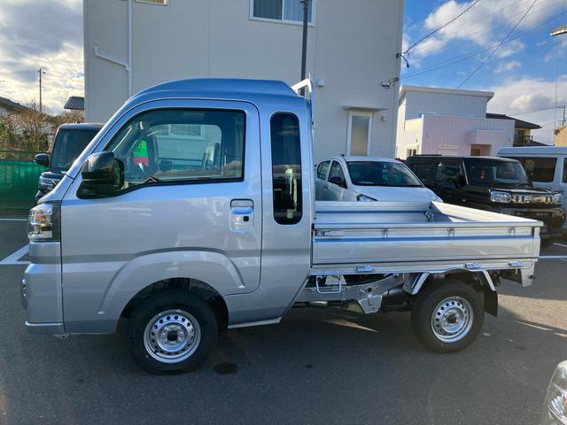 ハイゼットトラック ジャンボエクストラ　４ＷＤ　ＣＶＴ　６６０ｃｃ　衝突被害軽減ブレーキ　横滑り防止装置　ＡＢＳ　アイドリングストップ　プッシュボタンスタート　マニュアルエアコン　パワーステアリング　パワーウィンドウ　電動格納ドアミラー（26枚目）